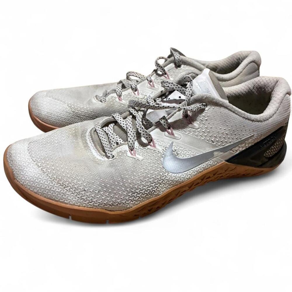 NIKE White Silver Metcon 4 CrossFit  Weightlifting Shoes Sneakers  Women Sz 10.5
